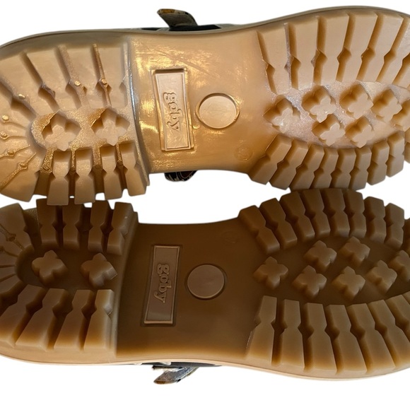 NWOT-Goby Shoes-Size 42 Black with white and yellow Daisy’s 🌻 - Picture 6 of 9